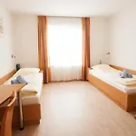 Gastehaus Olympia Reitanlage Munchen-Riem