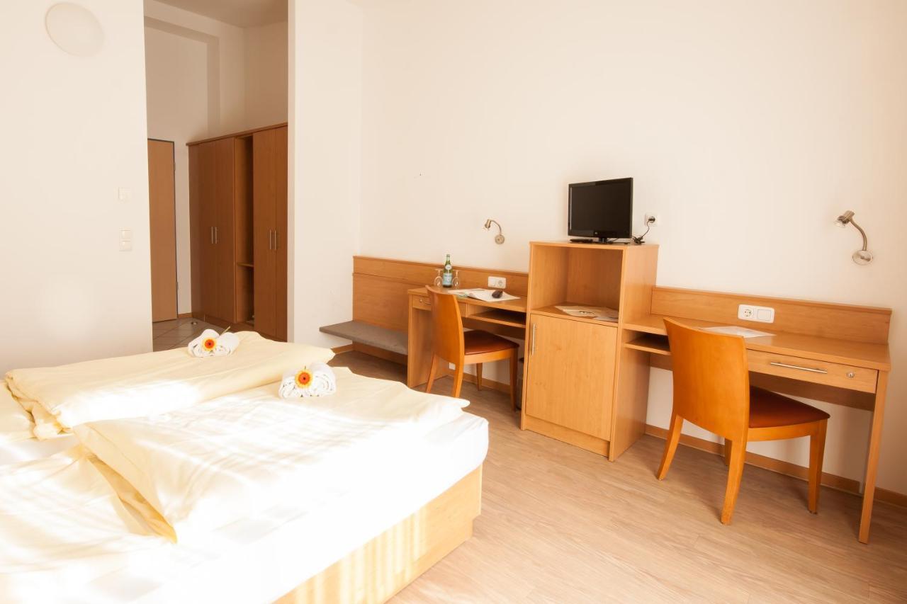 Frühstückspension Gastehaus Olympia Reitanlage Munchen-riem München