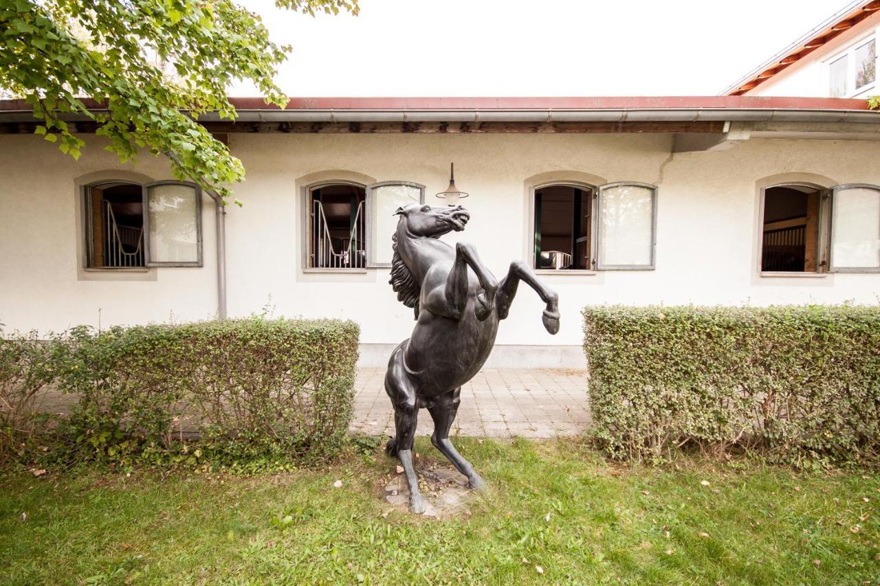 Gastehaus Olympia Reitanlage Munchen-riem Frühstückspension München